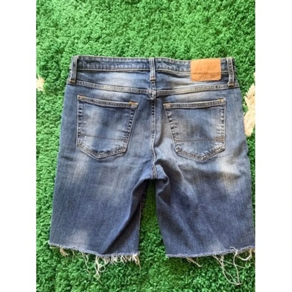 Aeropostale Mens Blue Distressed Cut-Off Denim Shorts‎ Medium Wash Size 32